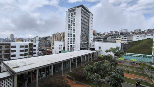 Esta universidad en Manizales lo logra: con energía solar producirá el 80% de su consumo de energía eléctrica 