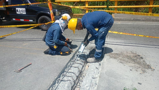 Reparan juntas de puente en esta vía que comunica a tres departamentos: dos son del Eje Cafetero 