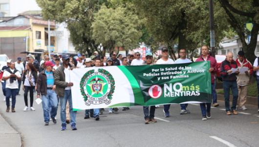 Pensionados de la Policía se quejan de su servicio en salud: marcharon este 14 de noviembre