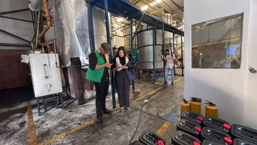 Sellaron empresa de aceites para automotores por falta de licencia ambiental: ¿de cuánto fue la multa? 