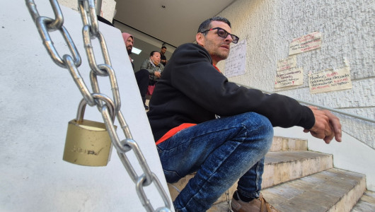 Repartidor de Rappi en Manizales se quitó las cadenas, pero completa cinco días en huelga de hambre 