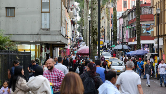 El alza del salario mínimo frena la contratación y sube los precios en Caldas: Cámara de Comercio de Manizales