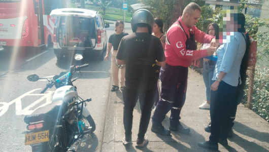 Motociclista resulta lesionada al ser chocada en Manizales