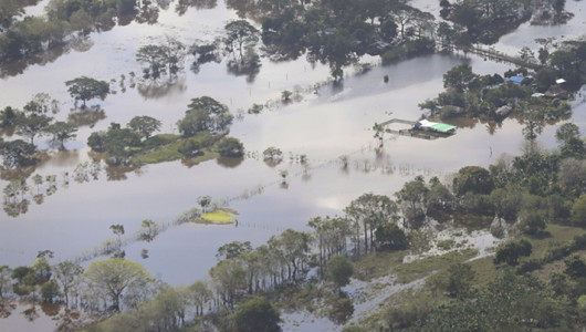 Miles de familias permanecen aisladas por las inundaciones en Colombia