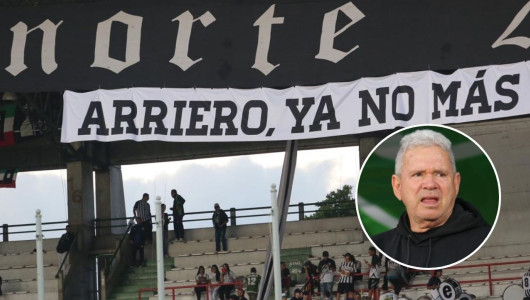 Once Caldas: la barra Holocausto Norte pide la salida del técnico Hernán Darío Herrera, estas son sus razones
