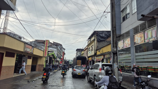 Inquilino agresivo amenaza con machete a administrador de residencia en Manizales y acepta cargos