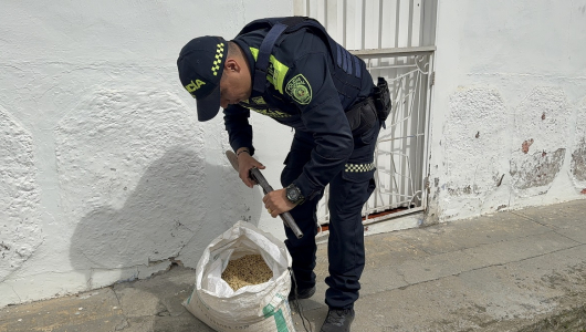 Por porte ilegal de armas atrapan en Caldas a presunto ladrón con escopeta oculta entre granos de café