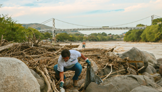 20 pescadores sacaron media tonelada de basura del río Magdalena: Emas, empresa de Manizales, apoyó limpieza