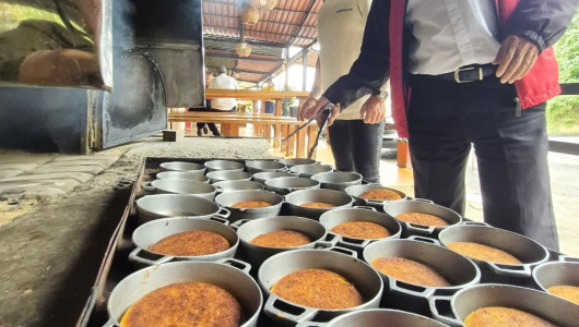 El Rey de las arepas de chócolo en Manizales pasa la corona sin soltar el horno: así defienden la tradición