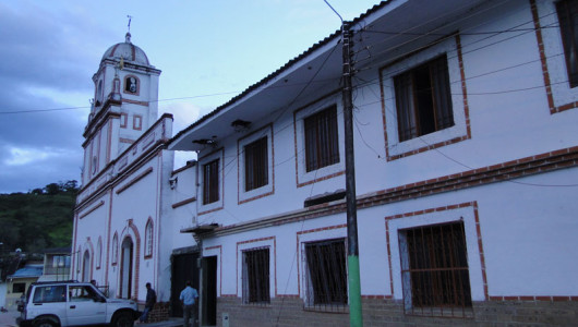 Atentado con explosivos en la vía Panamericana deja un policía muerto y ocho heridos