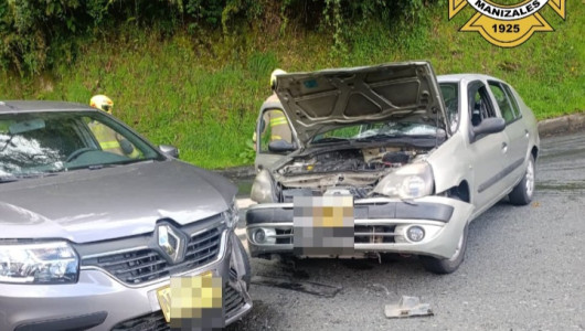 Dos menores de edad lesionados en choque de vehículos en la vía Manizales-Bogotá 