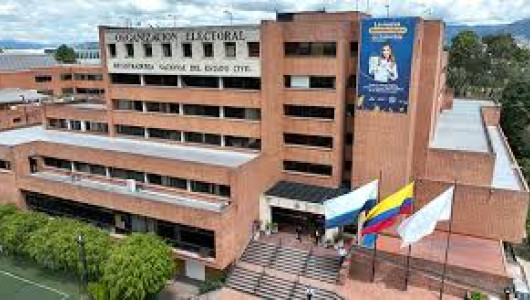 Denuncian hurto de portátiles en el lugar donde se realizan los escrutinios de las elecciones, en Bogotá