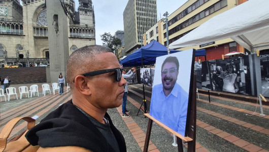 Manizales recordó a las víctimas del conflicto: así fue el homenaje a líderes sociales y docentes en el Centro