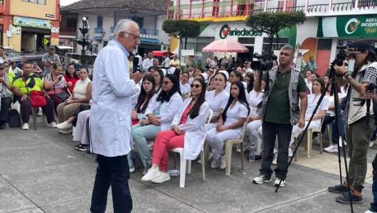 Ministro de Salud, en Caldas: municipio recibe ambulancia de alta tecnología y recursos para su nuevo hospital