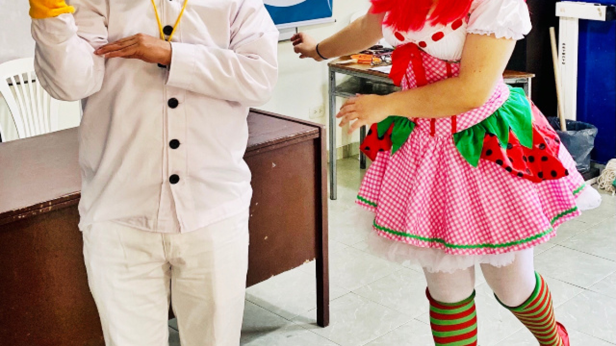 Fresita, personaje de la Mujer Confa 2022-2023 Ángela María Salazar