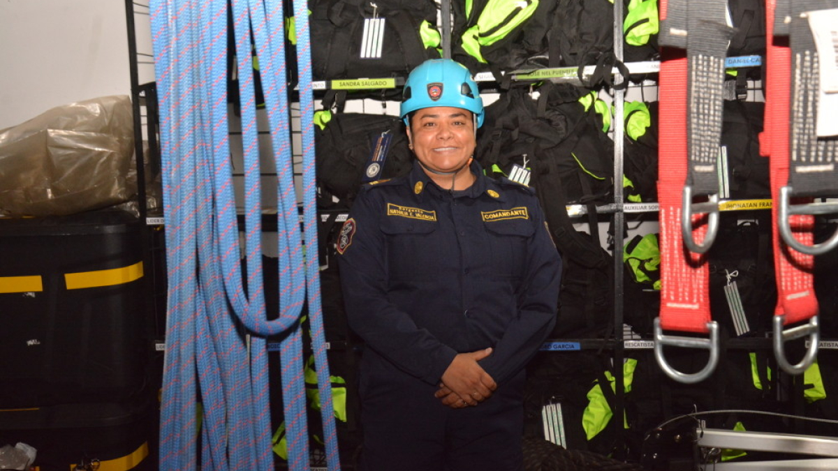 Natalia Eugenia Valencia Mendoza lidera desde hace tres años al Cuerpo de Bomberos Voluntarios de Manizales.