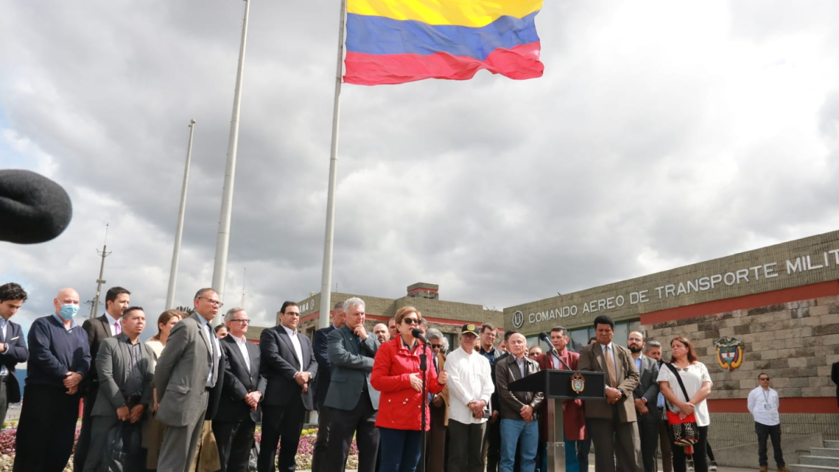Momento en el que el Gobierno Petro anunció aumento salarial.