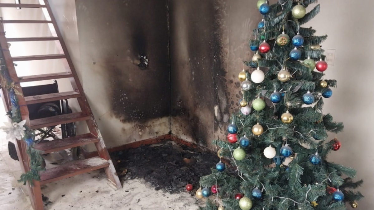 La conflagración en El Bosque se habría iniciado entre el pesebre y el árbol navideño.
