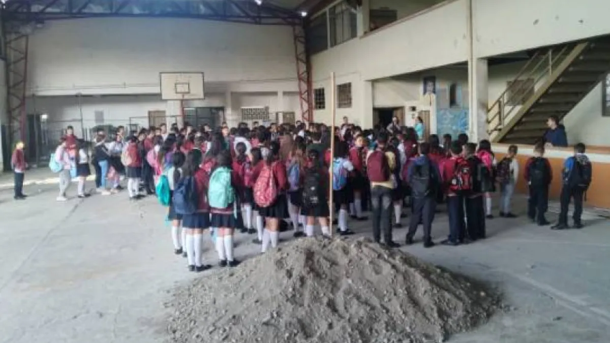 En el colegio Jhon F. Kennedy, del corregimiento de Bolivia (Pensilvania), el comienzo del año escolar se retrasó ante la demora en obras de recuperación de pisos.