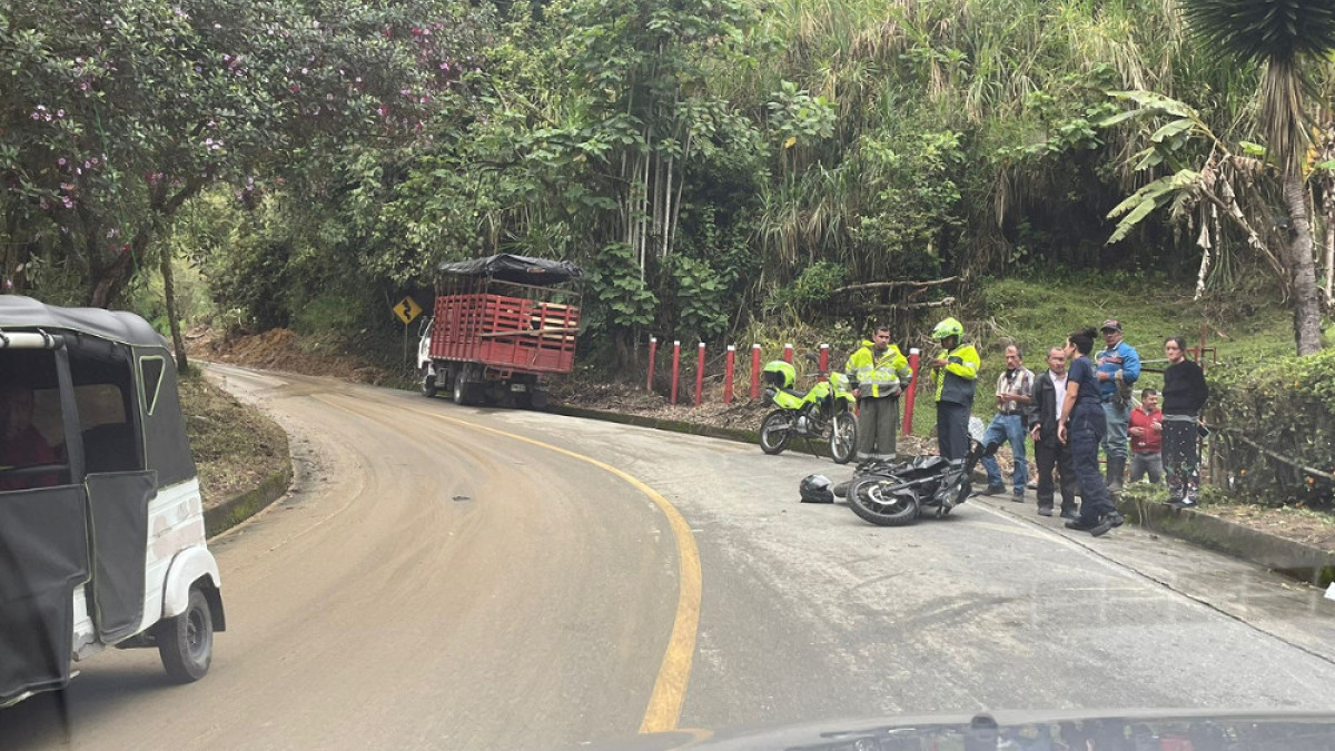 Óscar Alejandro Duque murió en un hospital, tras chocar contra un camión.