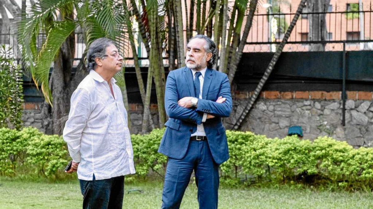 Armando Benedetti nunca ha tenido un comportamiento diplomático ni se ha caracterizado por la prudencia, pero en los audios revelados sobrepasó los límites y se refirió de forma violenta, grosera y ofensiva a Laura Sarabia e incluso al presidente, Gustavo Petro.