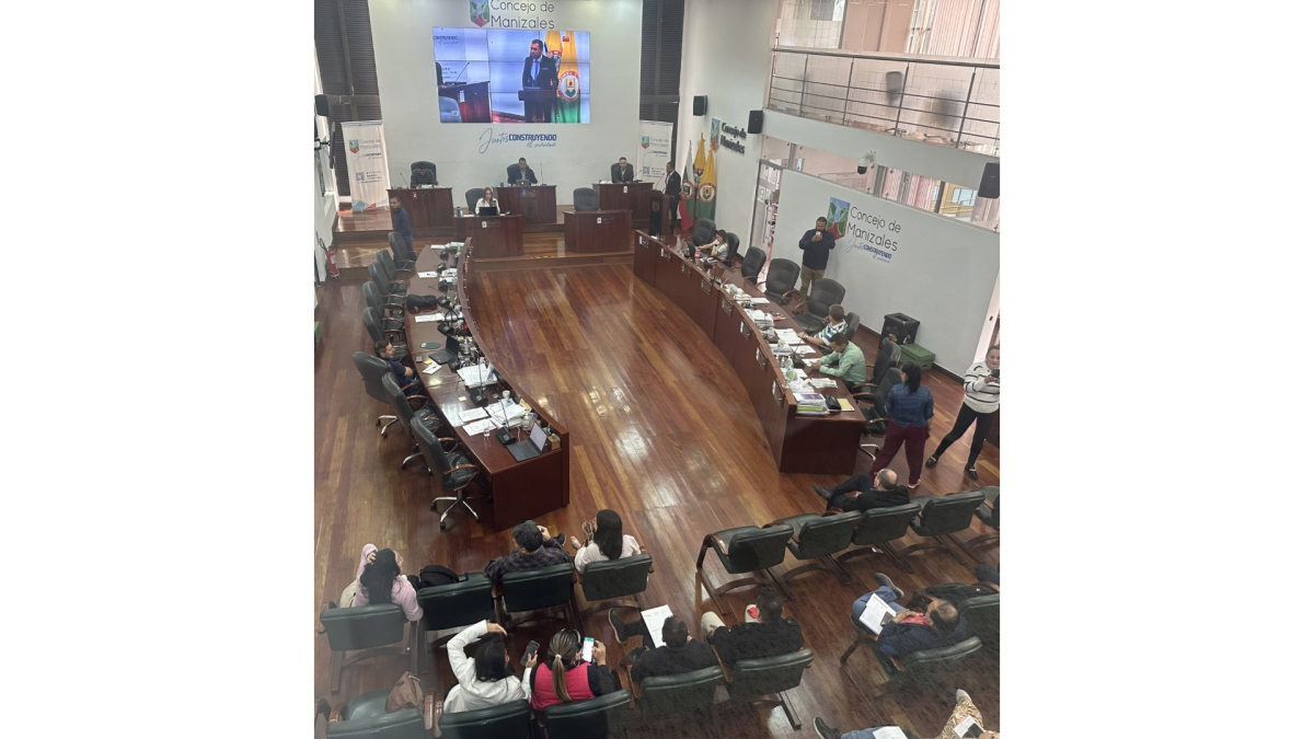 Solo ocho concejales permanecieron en el recinto de la Corporación durante la sesión de socialización sobre la situación de Assbasalud y el hospital San Isidro, tras la salida de operaciones de la EPS Asmet Salud en Caldas.
