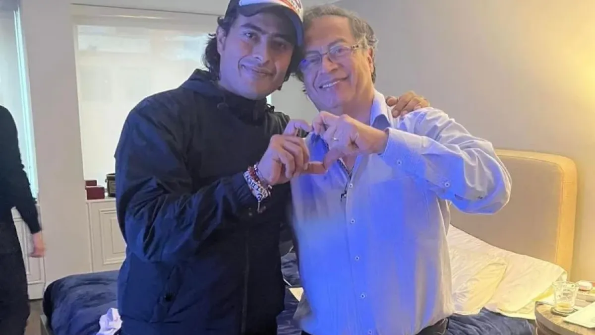 El presidente Gustavo Petro con su hijo mayor Nicolás Petro Burgos