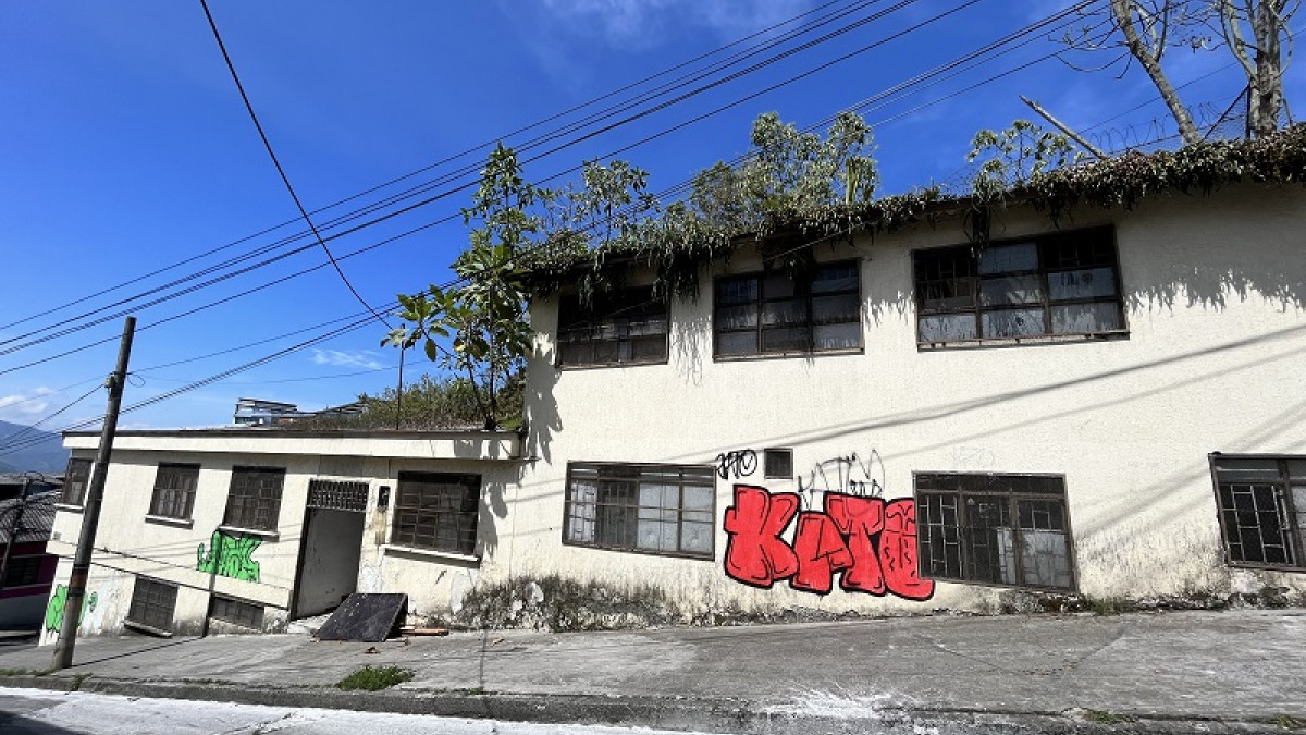 Esta edificación, ubicada en la calle 19 con carrera 29, quedó abandonada desde su cierre en el año 2016.