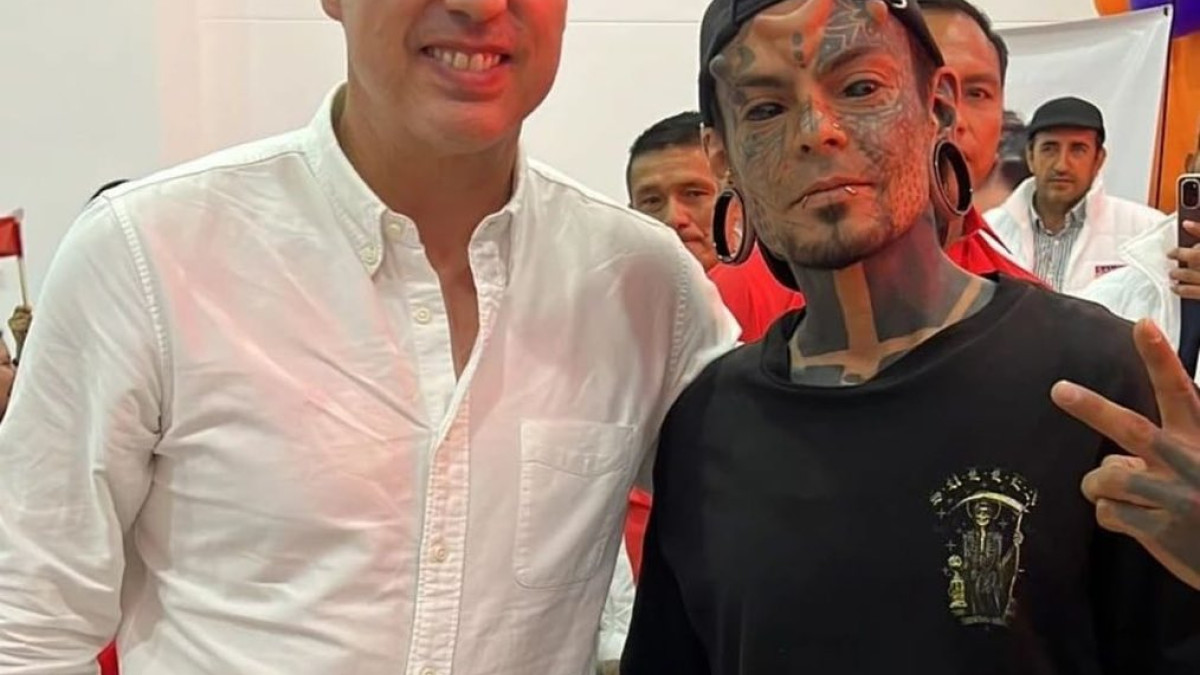 Carlos Dehaquiz, acompañado de Juan Manuel Galán, es candidato al Concejo de Duitama por el Nuevo Liberalismo.