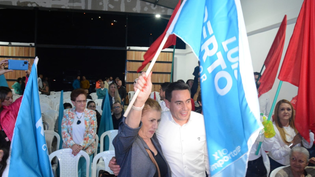 Jorge Eduardo Rojas, nuevo alcalde de Manizales, con sus simpatizantes. 