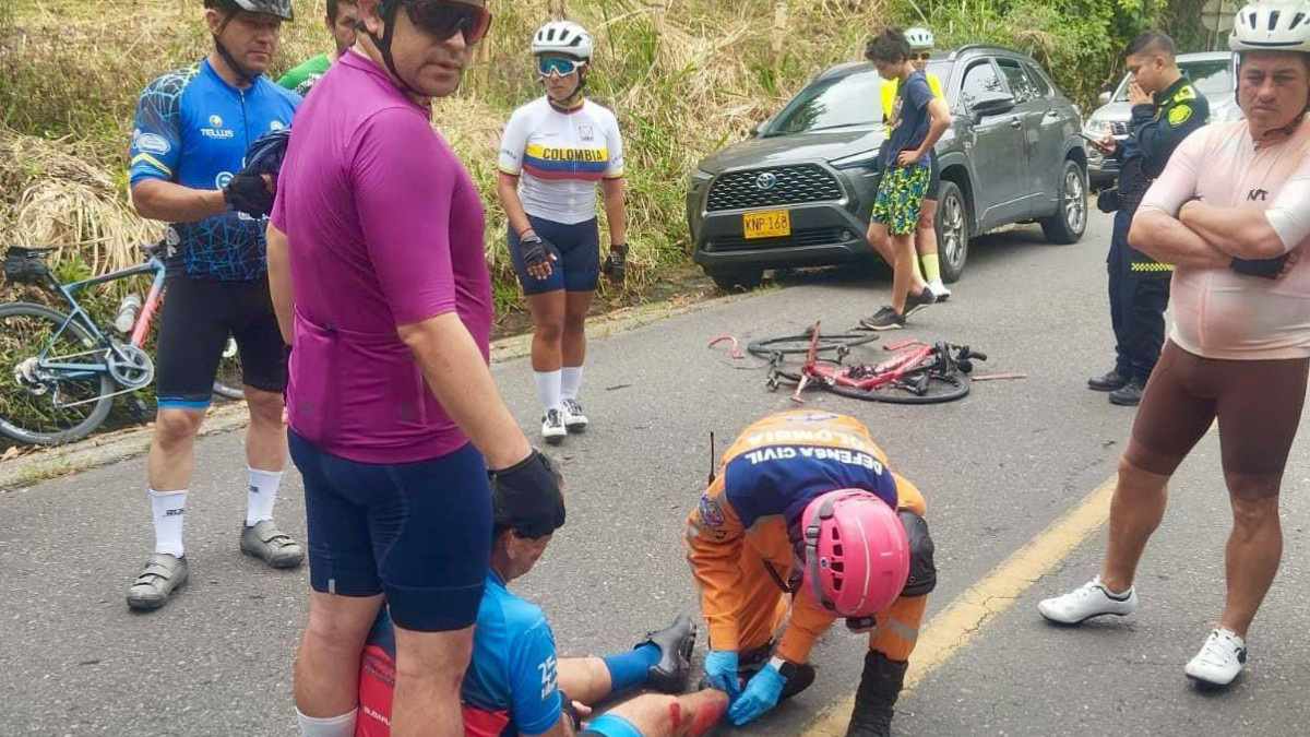 El ciclista sufrió varias lesiones.
