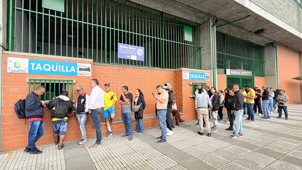 Las filas se instalaron en el estadio Palogrande de Manizales. Cientos de hinchas del Once Caldas buscan comprar boletas para el partido con Independiente del Valle. Hasta ahora se han vendido unas 17 mil entradas.