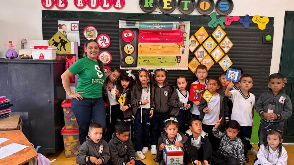 Yessika Bedoya Gutiérrez es la docente encargada de coordinar la estrategia. Los estudiantes comparten durante el día sus emociones y las herramientas que usan para gestionarlas.