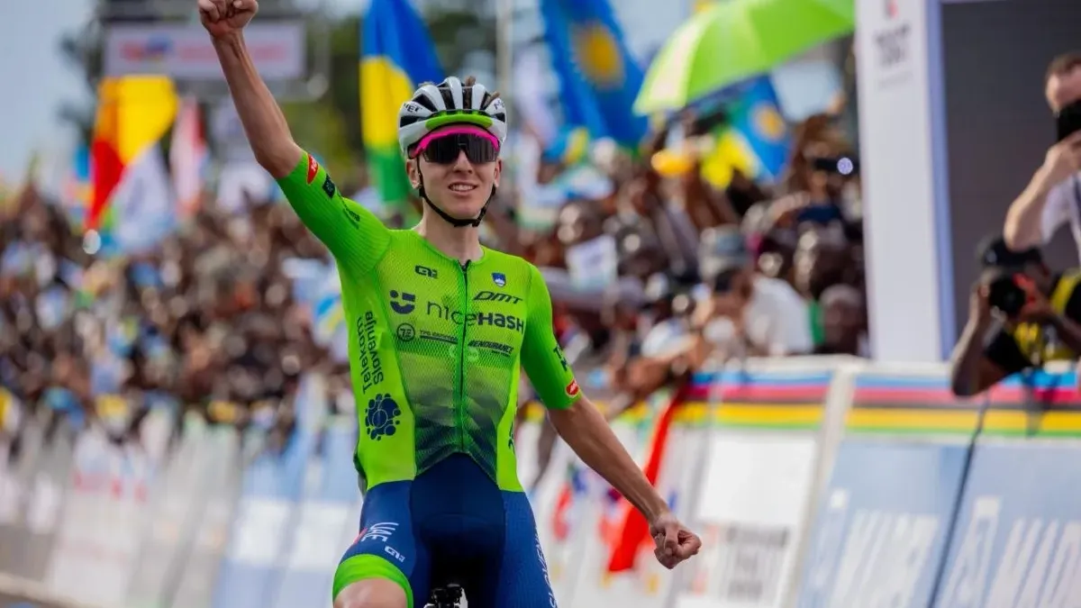 El esloveno Tadej Pogacar revalidó su título mundial de ruta en terrritorio africano.