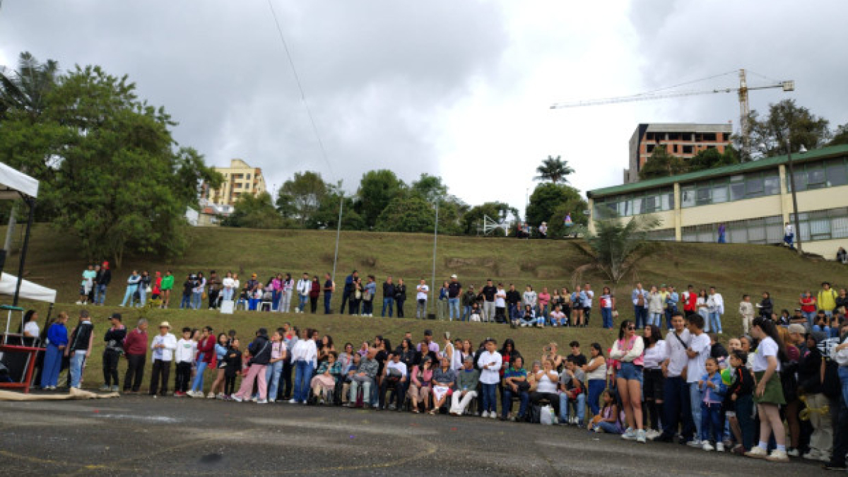 Fotos I Cortesía para LA PATRIA  Gran afluencia, a pesar de los momentos de lluvia, tuvieron el Día de la Familia y el Festival Gastronómico en el Inem. 