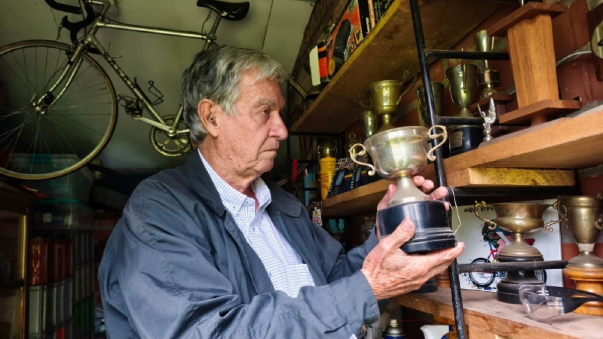 Don Ramiro Henao ha sido patrocinador de figuras del deporte de Manizales y Caldas como Santiago Amador, Diana Carolina Peñuela, César Grajales, Jorge Mario Jaramillo, Oscar Humberto Flórez, Celio Roncancio.