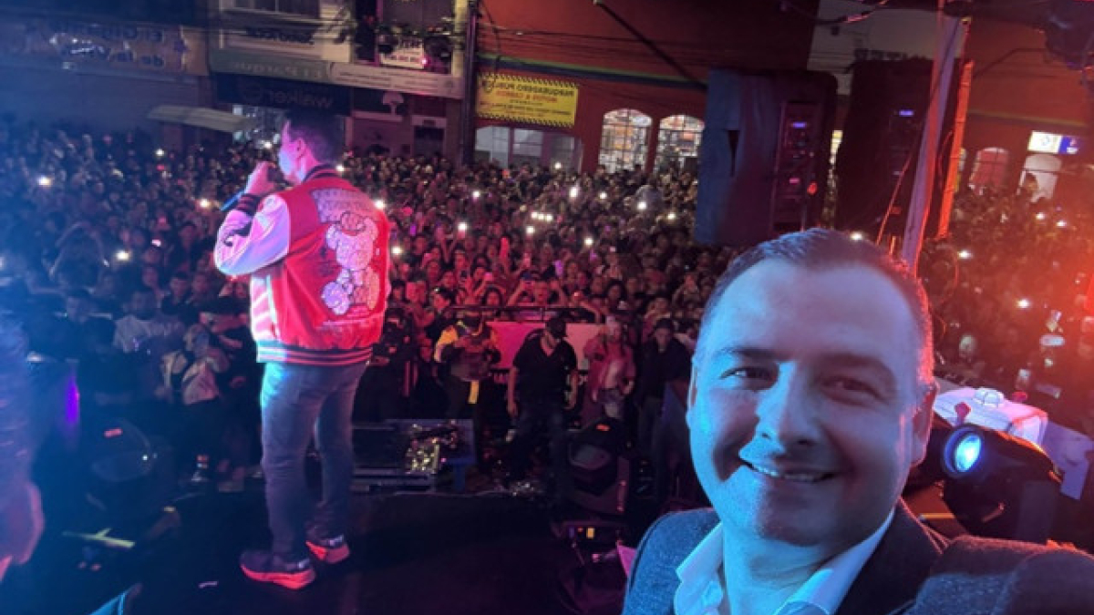 El alcalde, Jonier Alejandro Ramírez, compartió en sus redes sociales una foto con el cantante de música popular Jhonny Rivera