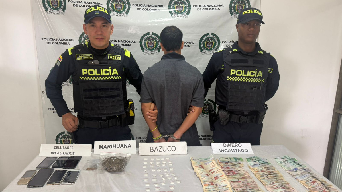 Le encontraron elementos en un armario (1,1 gramos de cocaína), en la habitación ($8 millones 711 mil), en otros dos armarios y una cama (1,9 gramos, 223,1 gramos de marihuana y 37,7 de cocaína).
