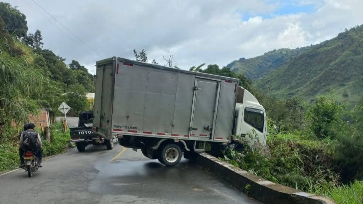 El incidente de este martes en el Norte de Caldas. Fotos de Herney Zuluaga.