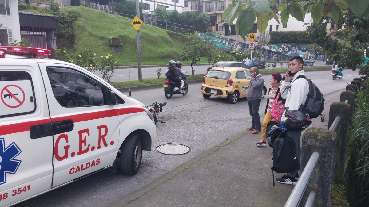 El dictamen inicial es de trauma en cadera izquierda y en testículos. Lo llevaron al SES Hospital de Caldas.