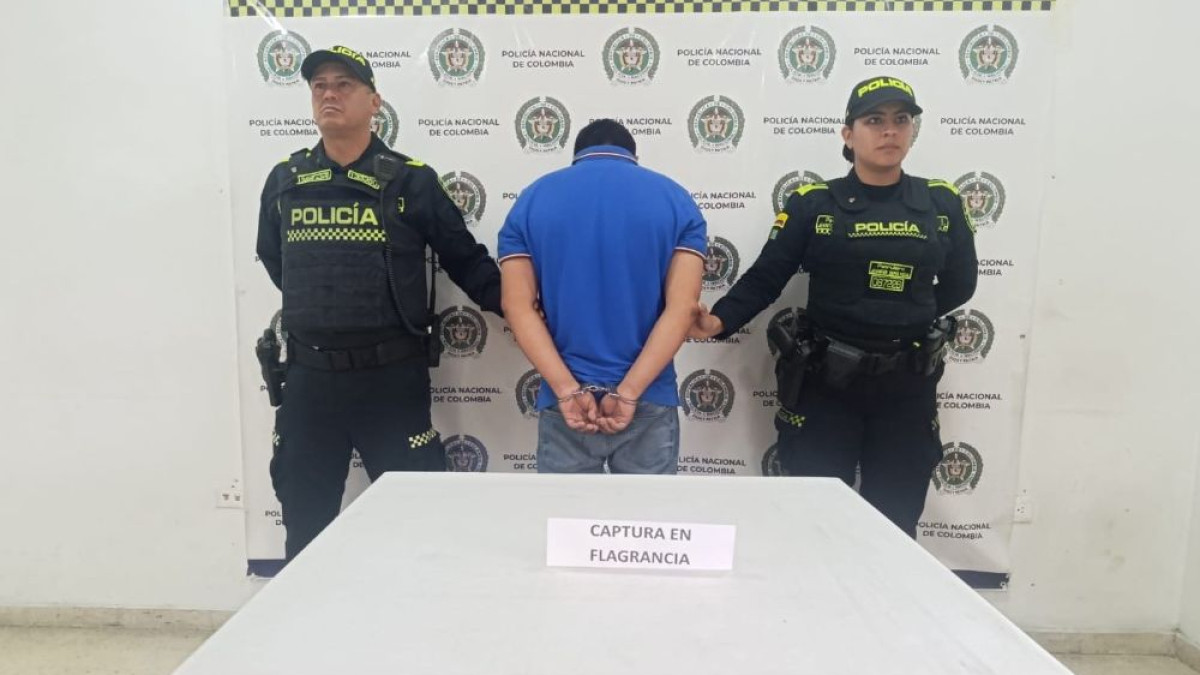 En Pereira capturaron a un hombre que fue sorprendido usando pegamento al interior de un cajero, para luego engañar a las víctimas con el cambiazo de tarjeta 