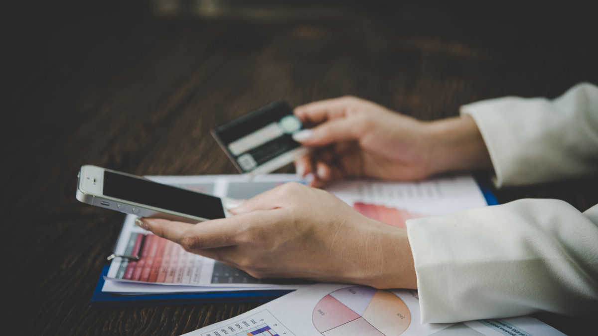 A través de WhatsApp, los delincuentes engañan a deudores morosos para pedirles dinero.