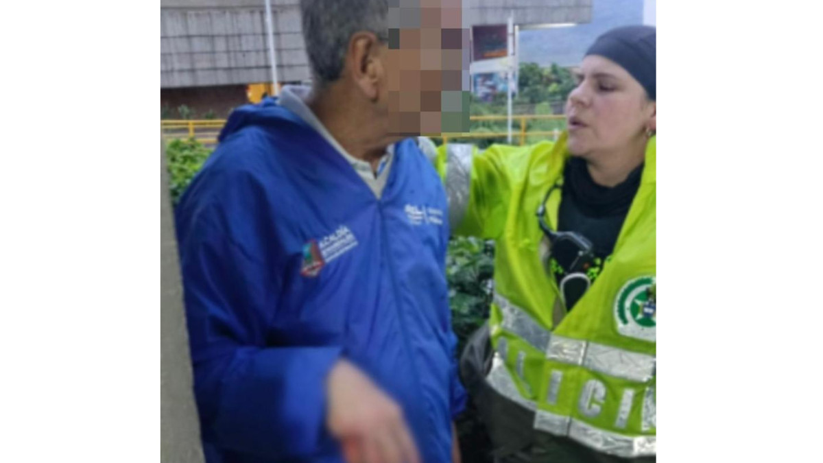 El funcionario agredido fue ayudado por la Policía. Al hombre agresor lo llevaron al CAI de El Cable.