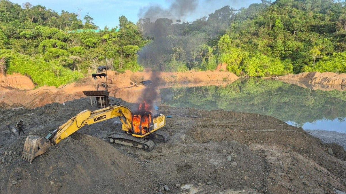 En el operativo no hubo capturas, pero se destruyó maquinaria pesada usada para minería ilegal.
