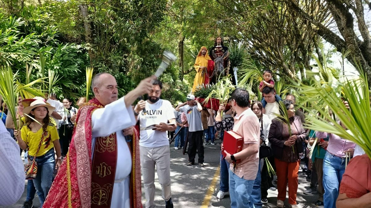 Un pueblo patrimonio de Caldas recreó la entrada triunfal de Jesús a Jerusalén: así inician la Semana Mayor.