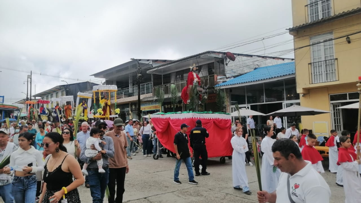 Con procesión de ramos desde Fundecos, se dió inicio a la Semana Mayor en el municipio más grande de Caldas y el Eje Cafetero.
