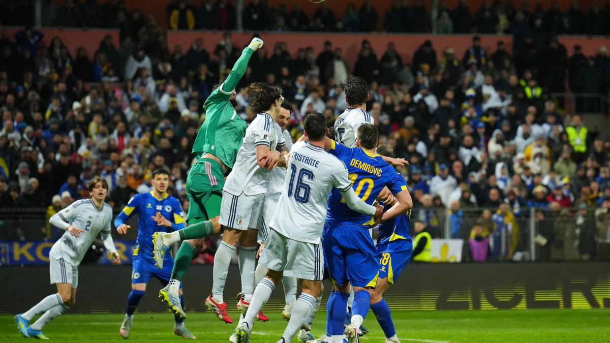 El portero italiano Gianluigi Donnarumma en acción durante el partido de repesca europea para la Copa Mundial de la FIFA 2026 entre Bosnia y Herzegovina e Italia en Zenica, Bosnia y Herzegovina, el 31 de marzo de 2026.