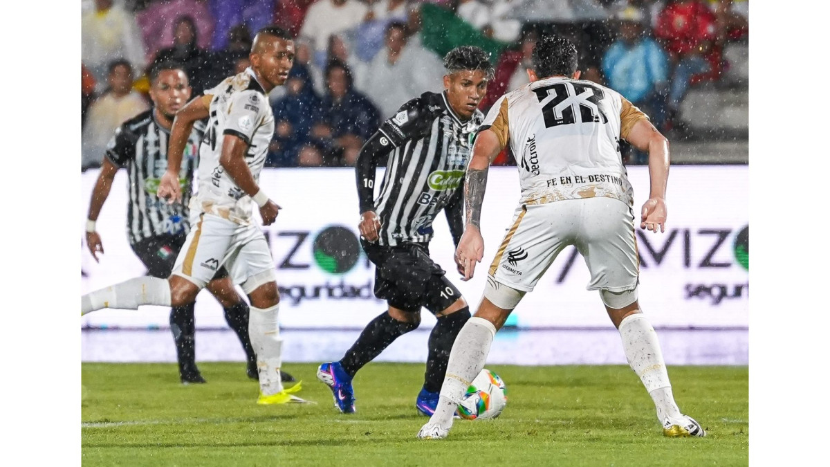 Siga el minuto a minuto del partido Llaneros - Once Caldas, que gana parcialmente el Blanco con gol de Jefry Zapata. El juego se suspendió en el minuto 8 por tormenta eléctrica en Villavicencio.