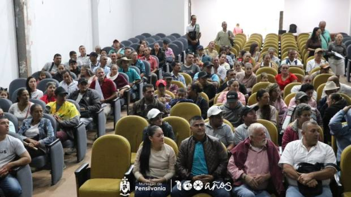  Fotos I Facebook alcaldías I LA PATRIA  Dos municipios de Calda avanzan en proyectos como el de estufas ecoeficientes y sembrado de red para llevar gas a las casas.