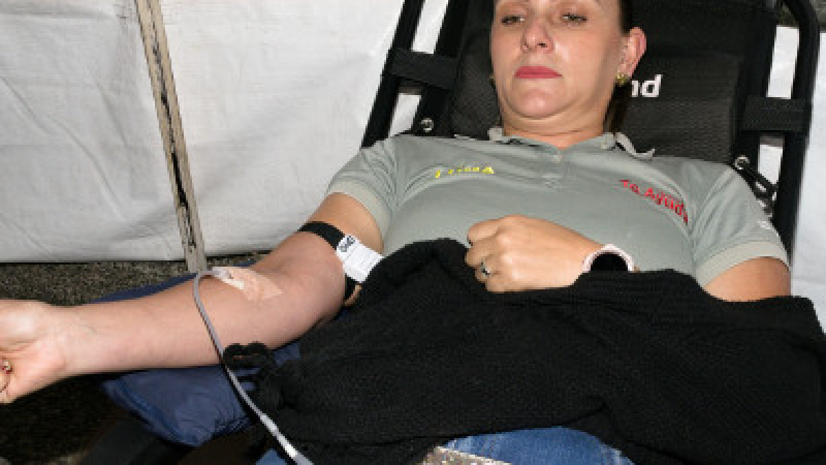 Done sangre con el Hemocentro del Café